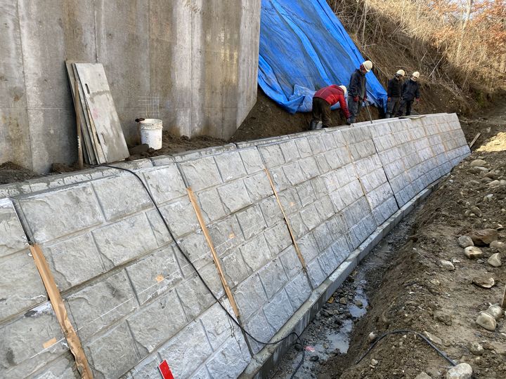 OKエコブロック｜町道八代線 橋梁部の河川護岸