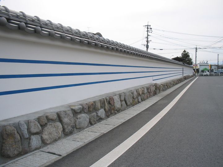 FX側溝｜寺院前の道路