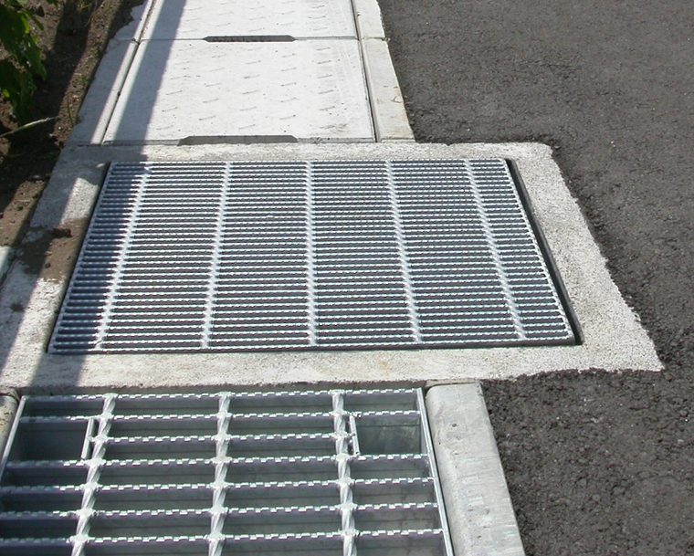 フラット桝 合流桝を使用した場合（桝が道路部分へはみ出す）