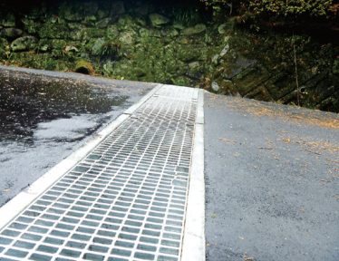 FR横断側溝 ⑥ 舗装完成